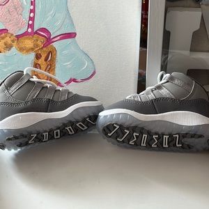 Only worn for pictures never walked with